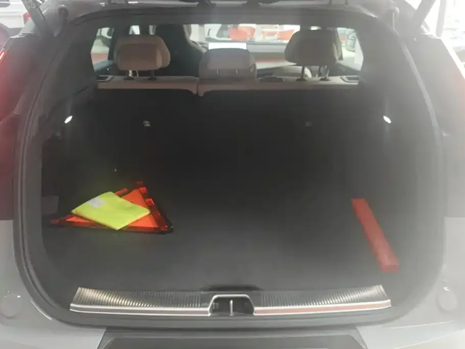 Volvo XC70 Plug-in Hybrid — фото 2