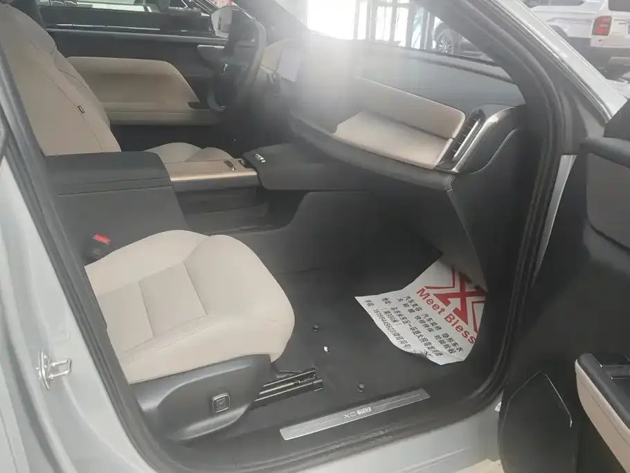 Volvo XC70 Plug-in Hybrid — фото 10