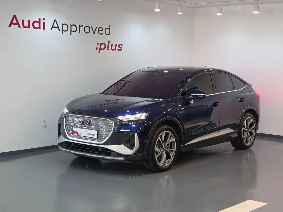 Audi Q4 e-tron — фото 1