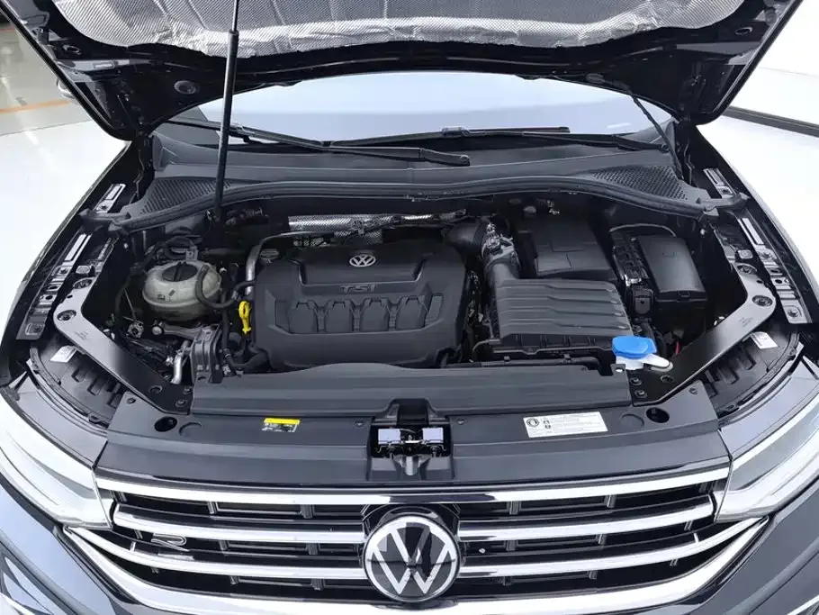 Volkswagen Tiguan L — фото 9
