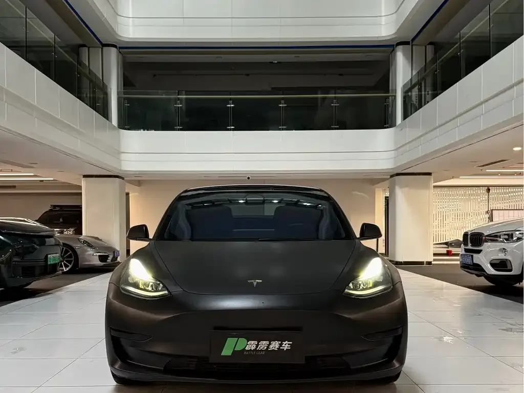 Tesla Model 3 — фото 9