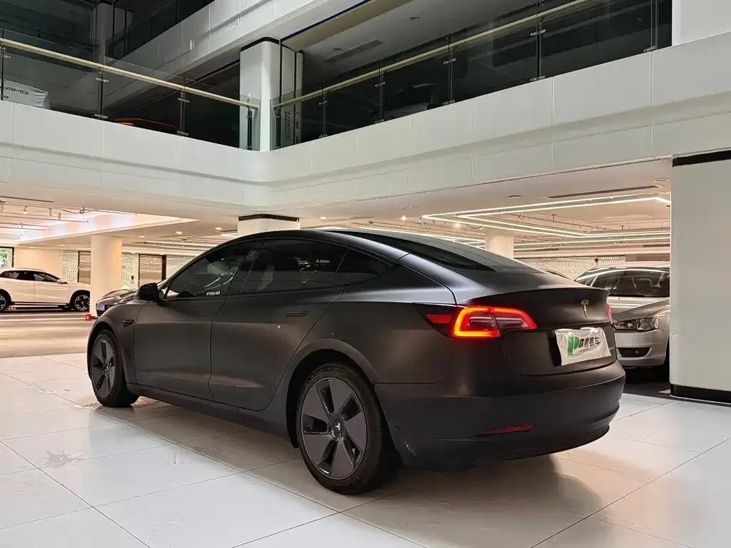 Tesla Model 3 — фото 4