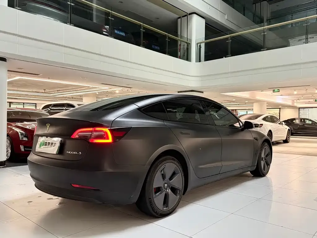 Tesla Model 3 — фото 10