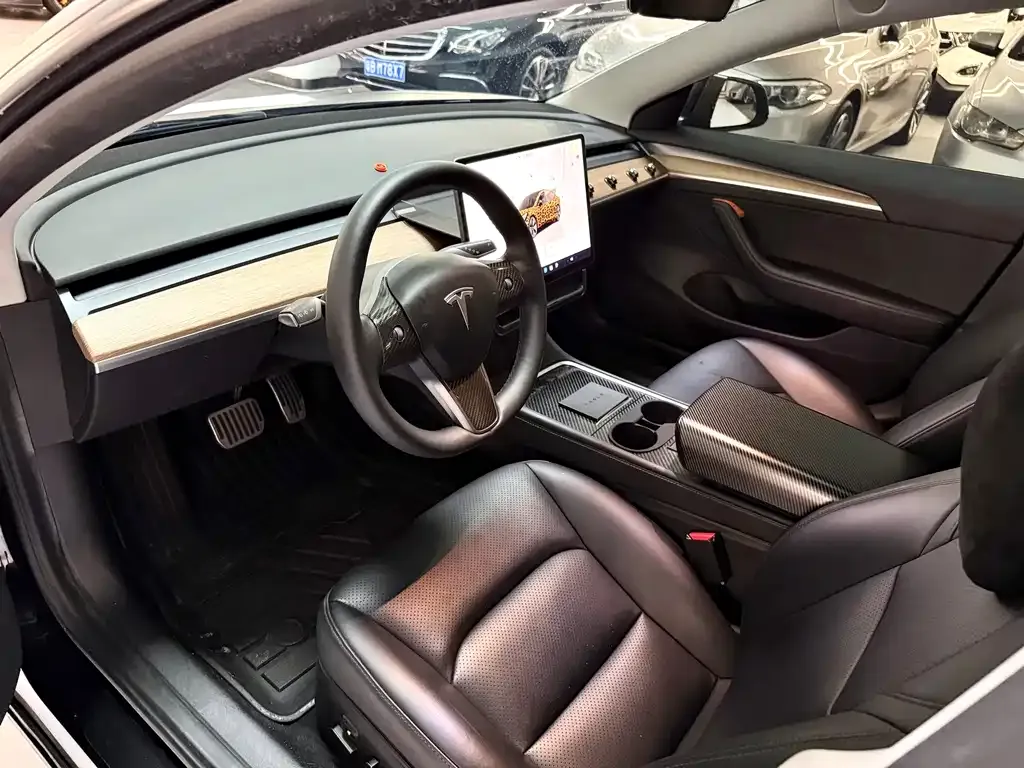 Tesla Model 3 — фото 5