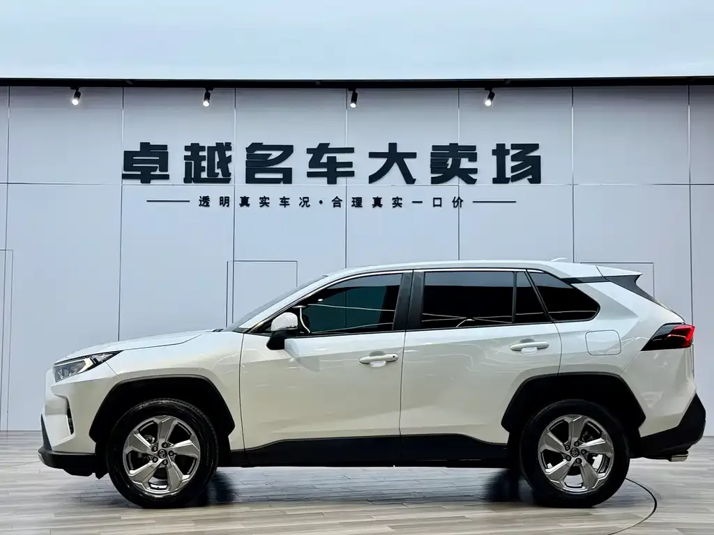 Toyota RAV4 — фото 9