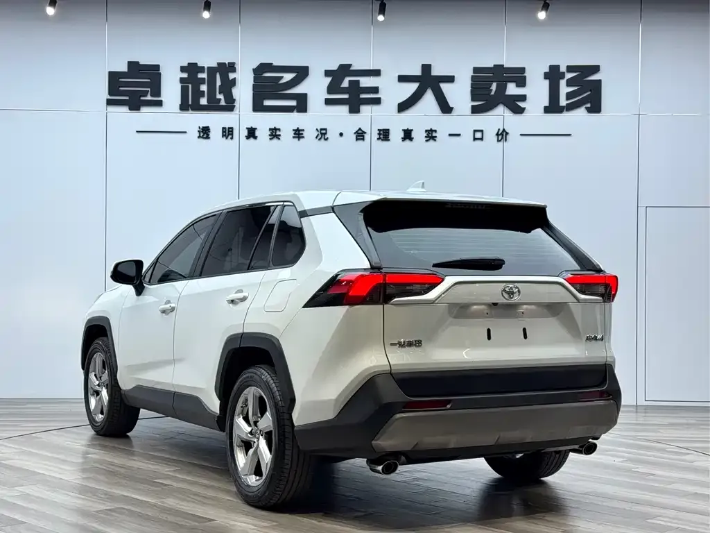 Toyota RAV4 — фото 3