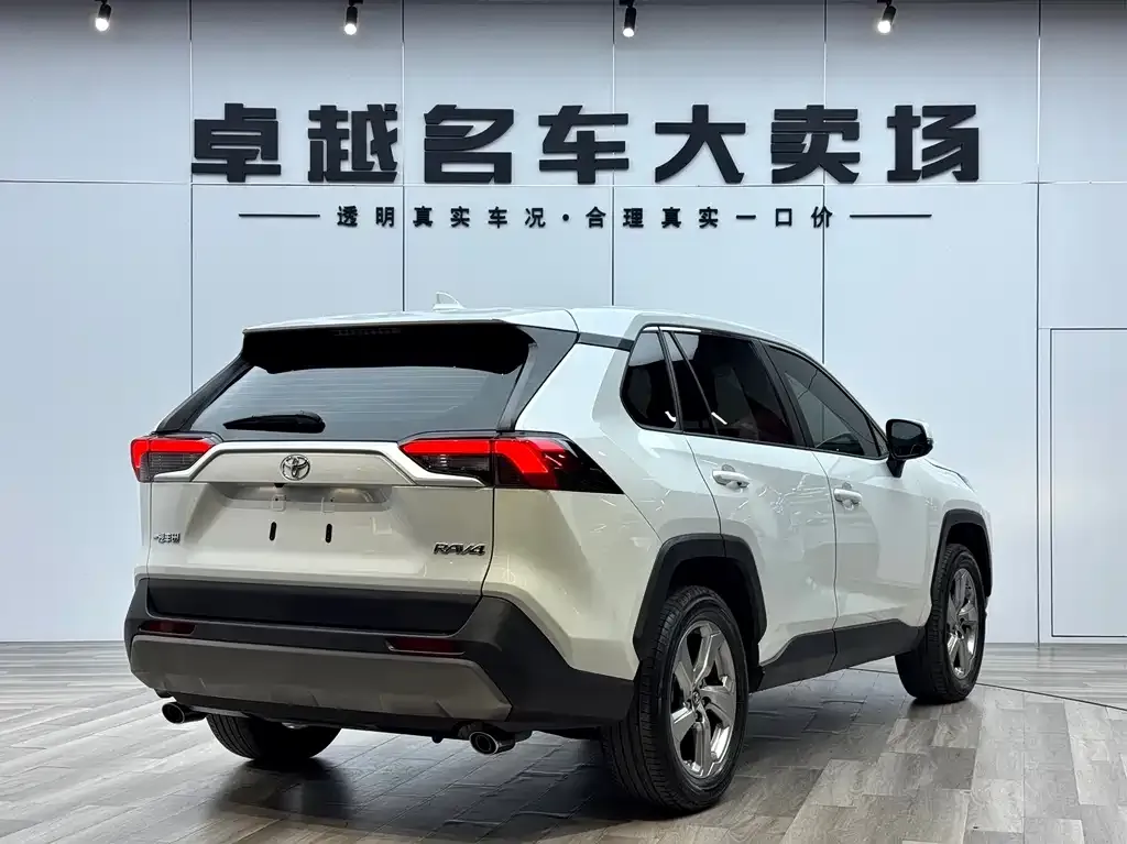 Toyota RAV4 — фото 10
