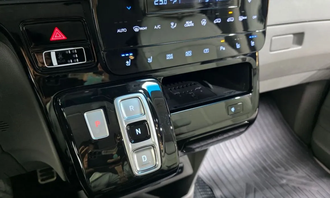Hyundai Staria — фото 2