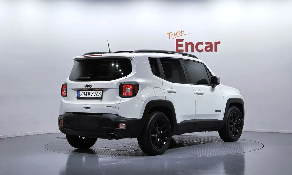 Jeep Renegade — фото 2