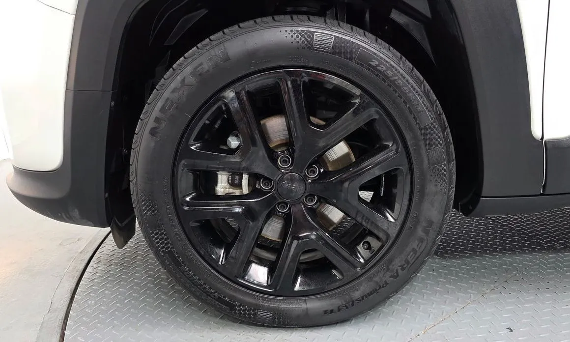 Jeep Renegade — фото 10