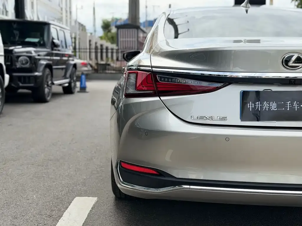 Lexus ES — фото 3