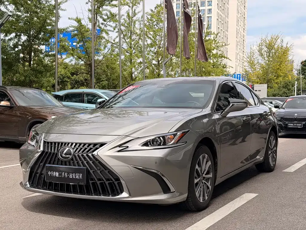 Lexus ES — фото 10