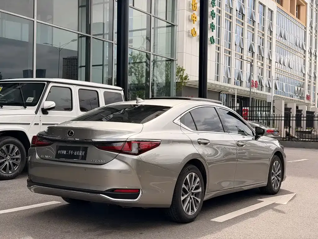 Lexus ES — фото 8