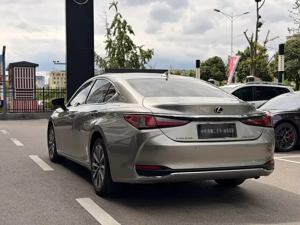 Lexus ES — фото 9