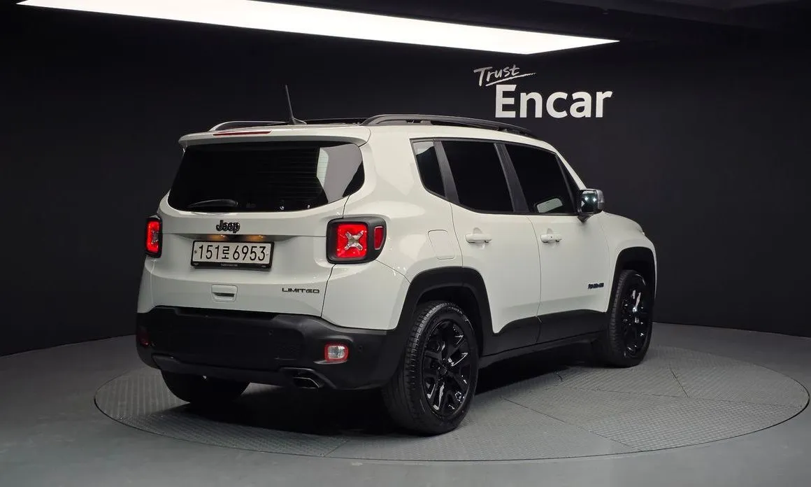 Jeep Renegade — фото 4