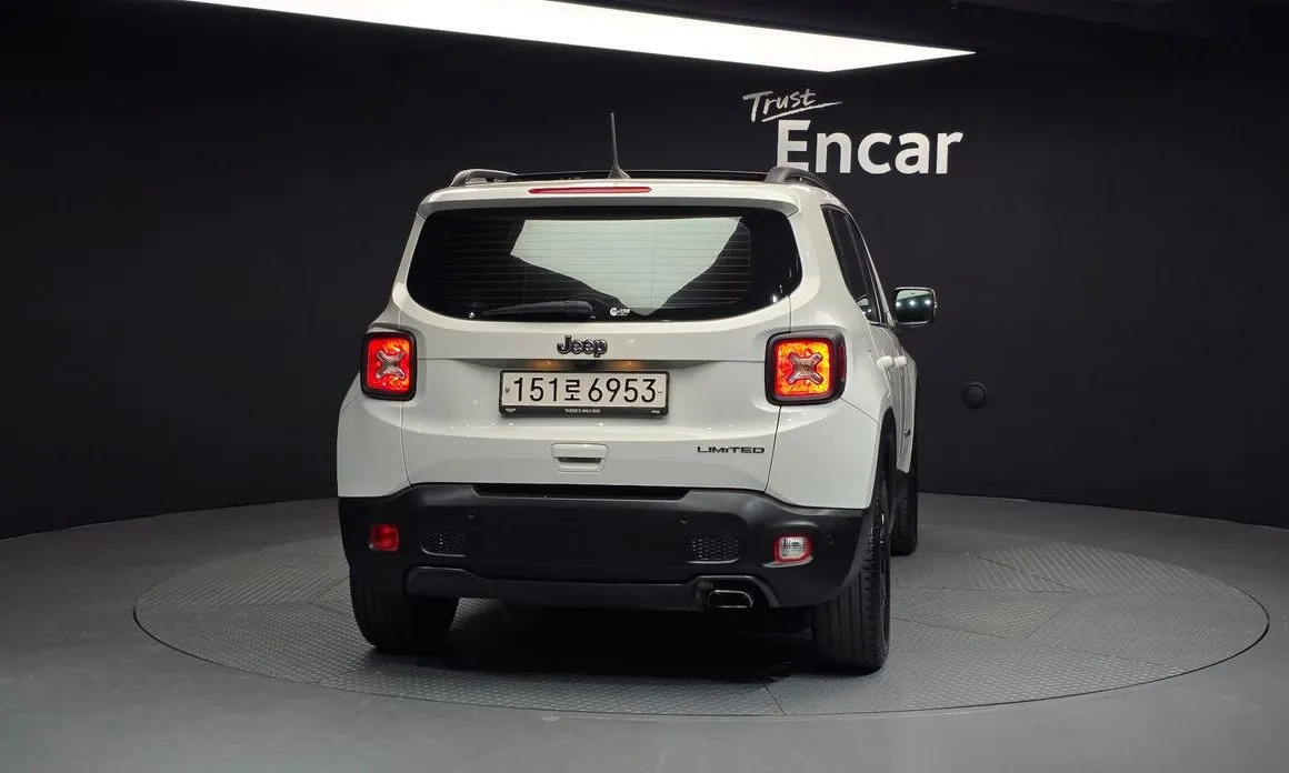 Jeep Renegade — фото 3