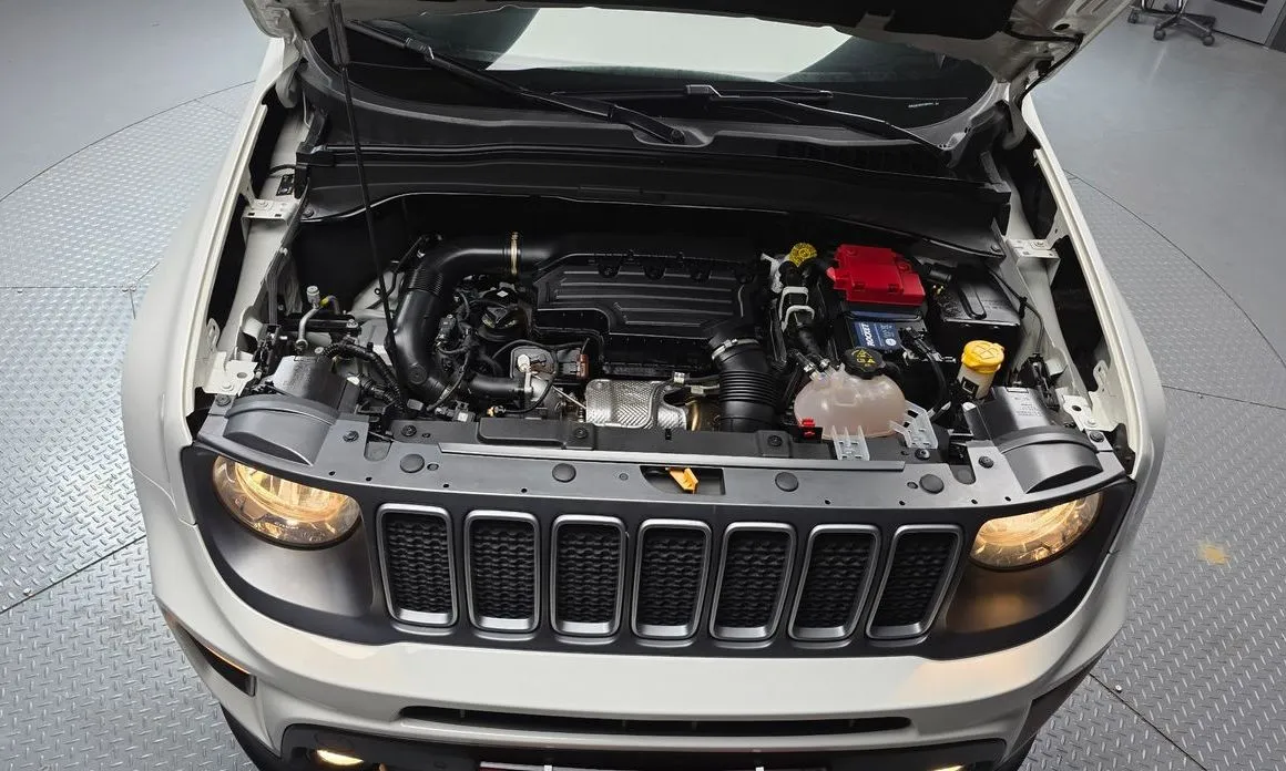 Jeep Renegade — фото 10