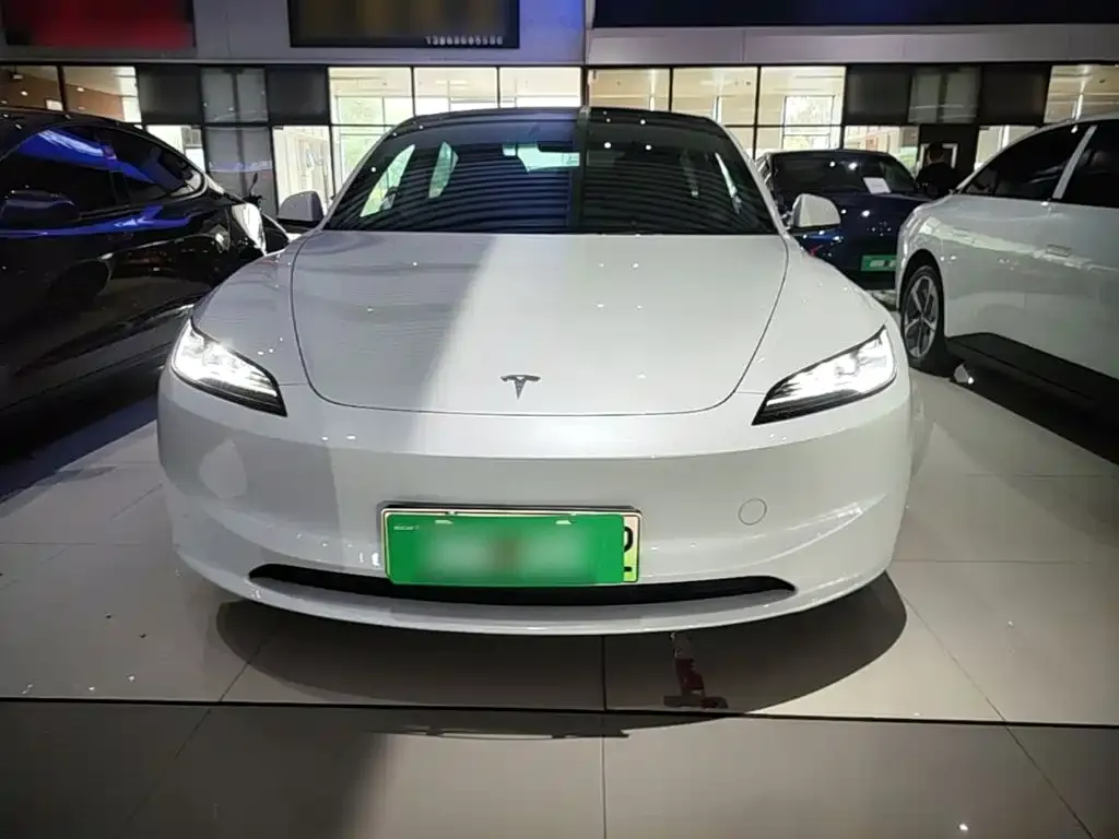 Tesla Model 3 — фото 4
