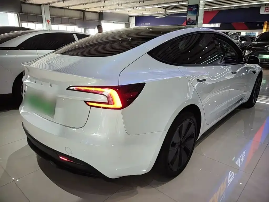 Tesla Model 3 — фото 10