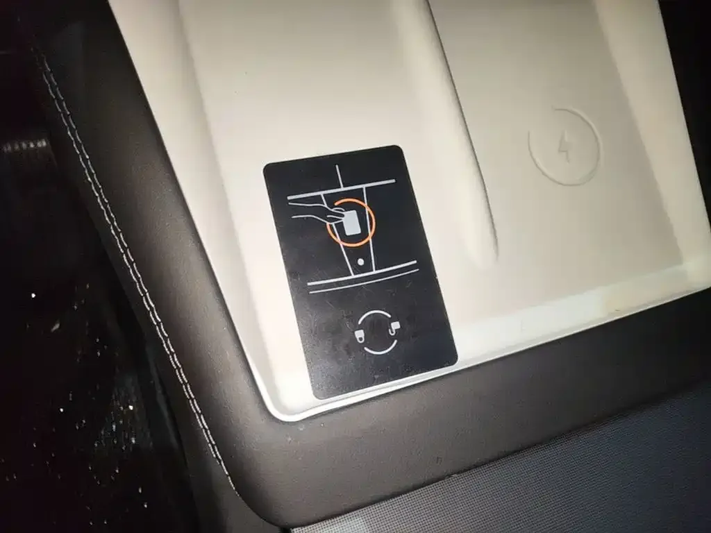 Tesla Model 3 — фото 2