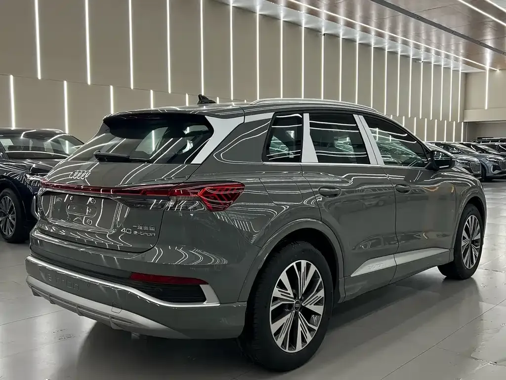 Audi Q4 e-tron — фото 4