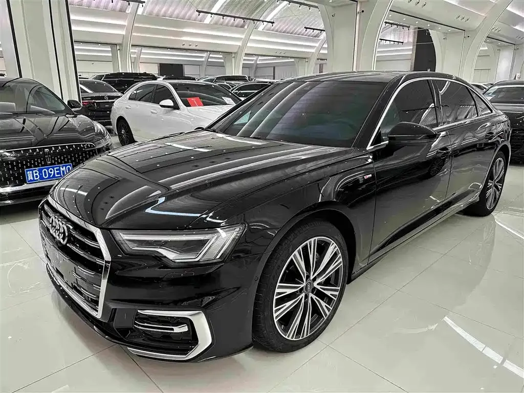Audi A6L — фото 1
