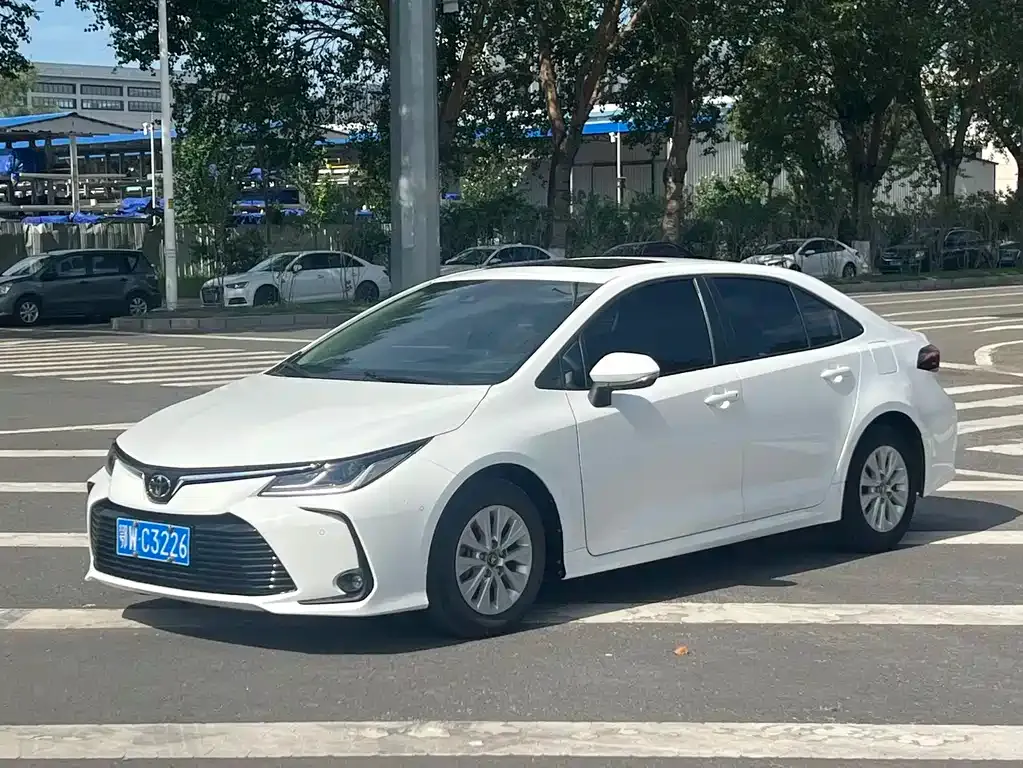 Toyota Corolla — фото 1