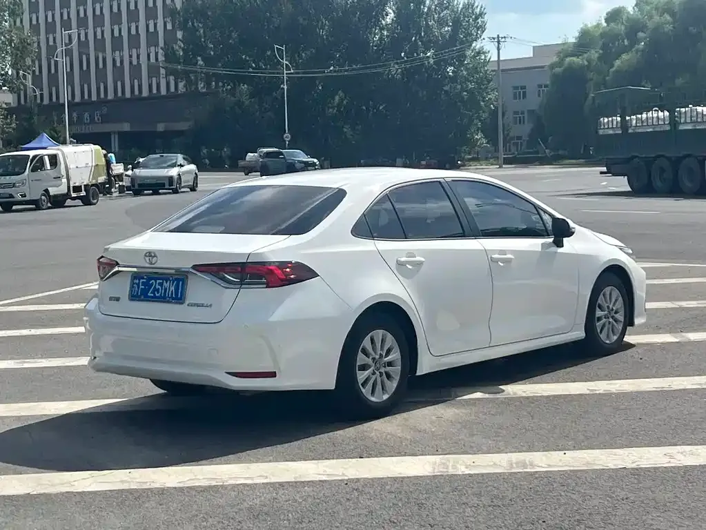 Toyota Corolla — фото 6