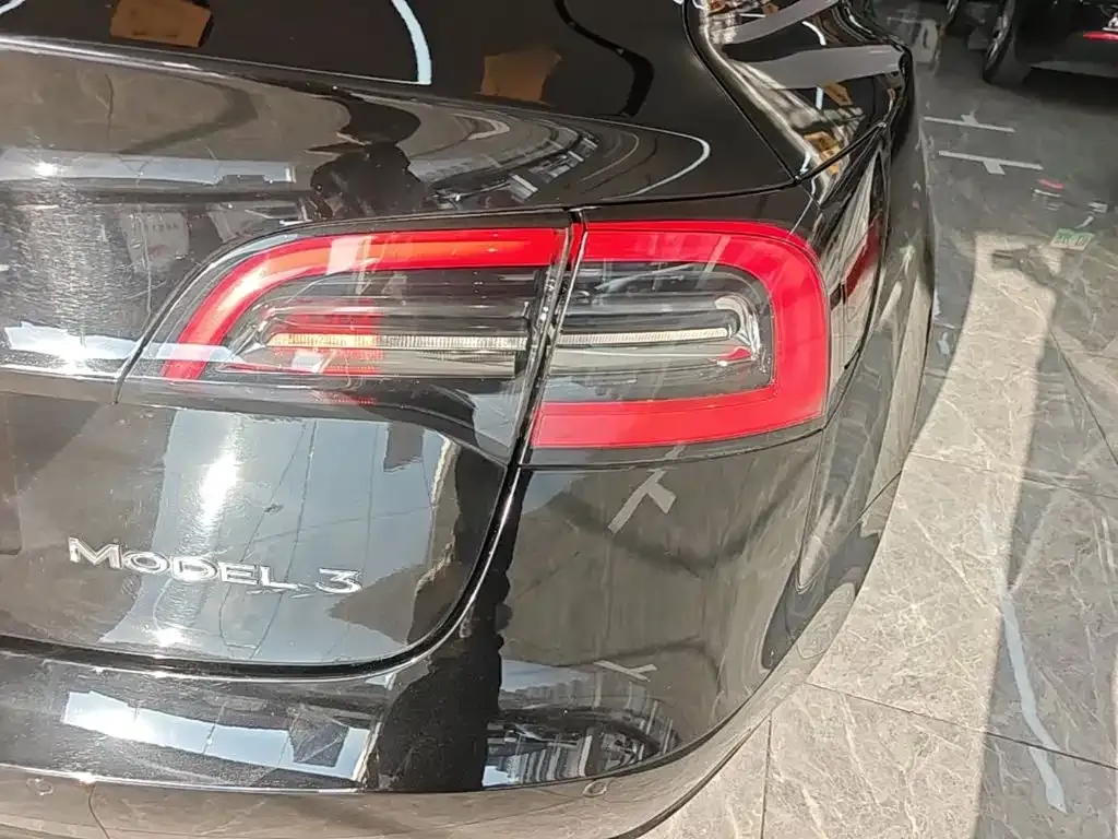 Tesla Model 3 — фото 10