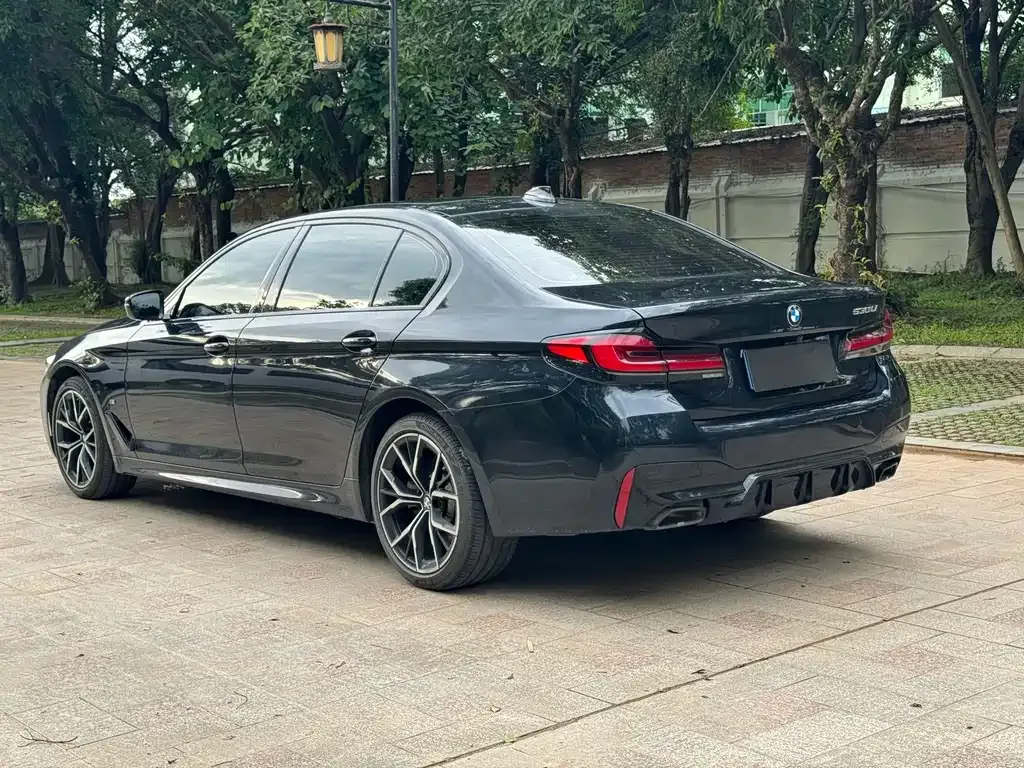 BMW 5 Series — фото 10