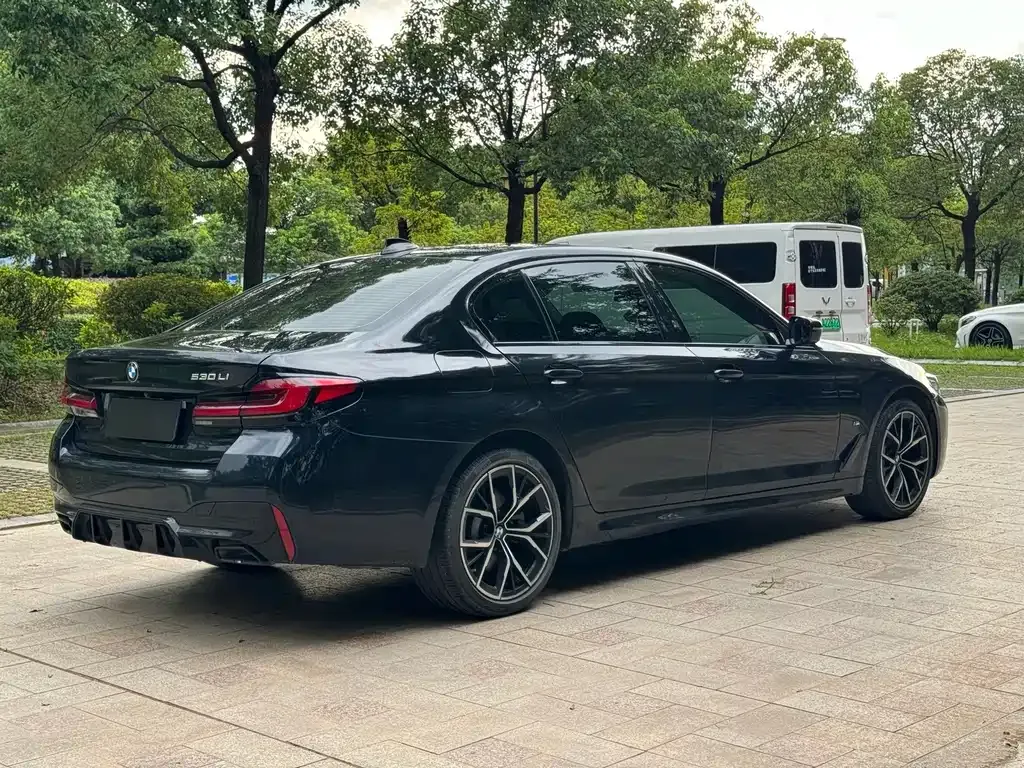 BMW 5 Series — фото 2