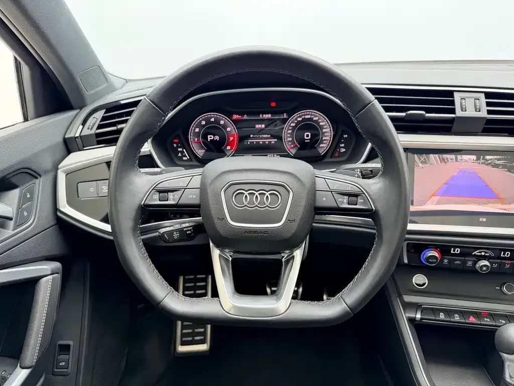 Audi Q3 — фото 10