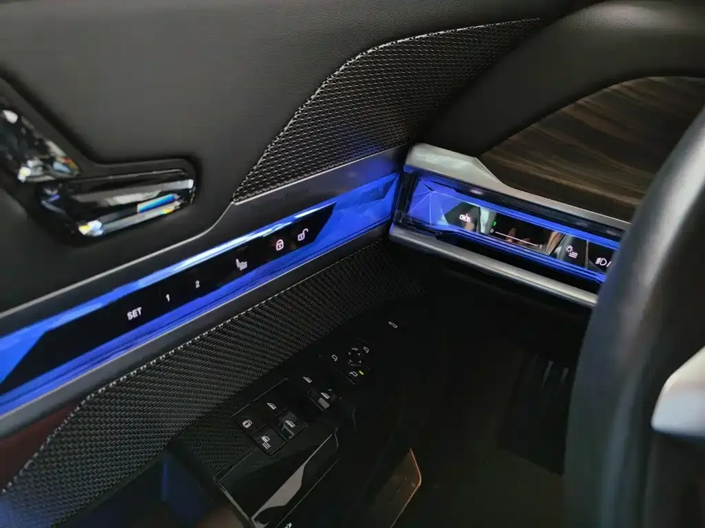 BMW i7 — фото 10