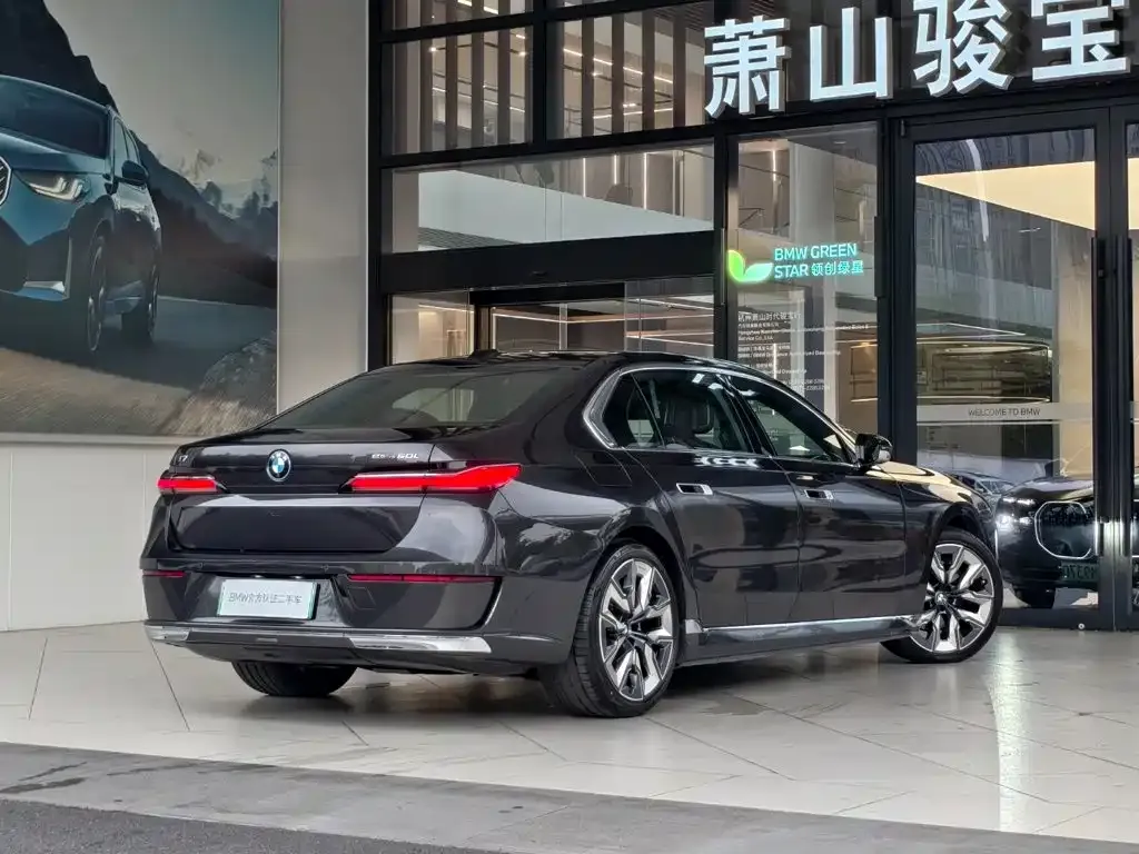 BMW i7 — фото 4