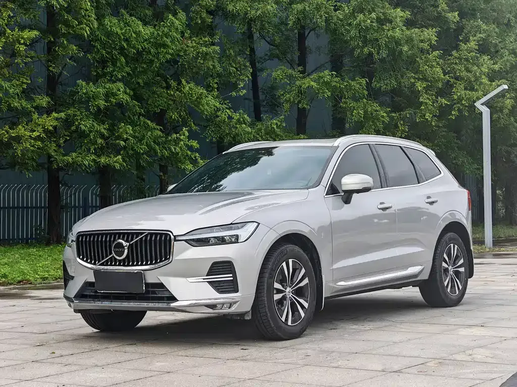 Volvo XC60 — фото 1