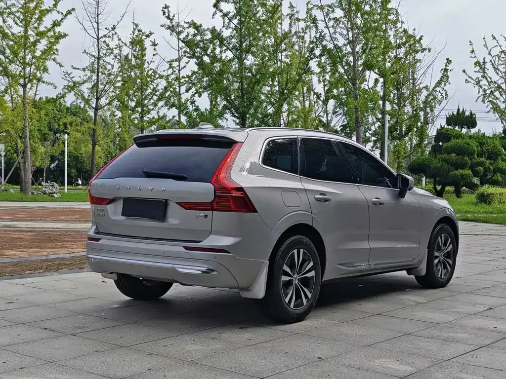 Volvo XC60 — фото 8