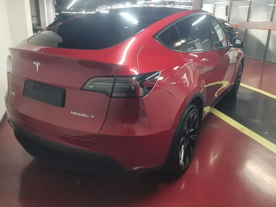 Tesla Model Y — фото 9
