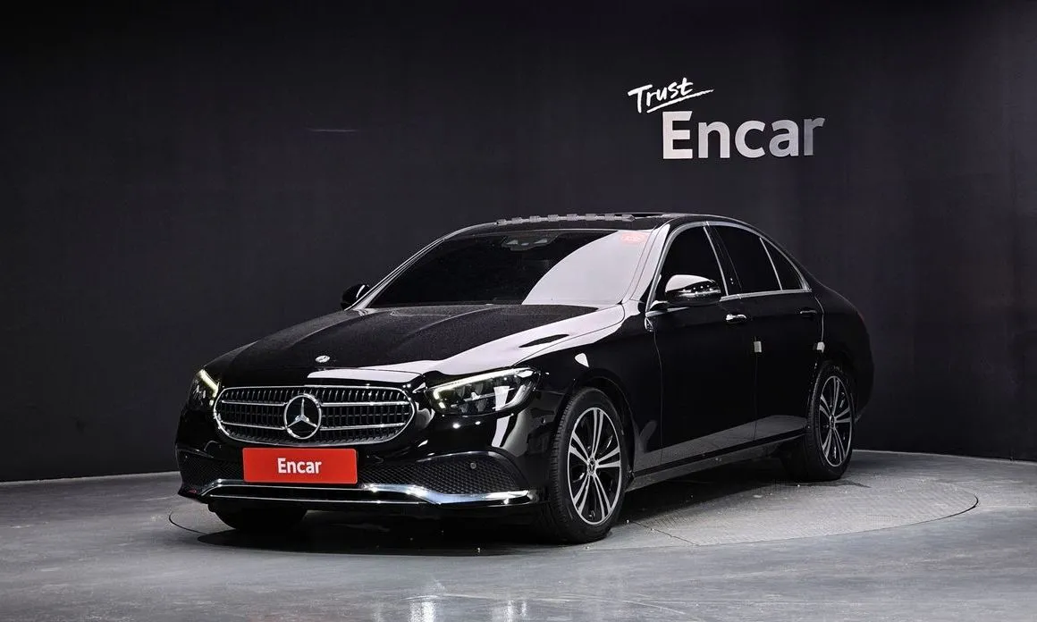 Mercedes-Benz E-Class — фото 1
