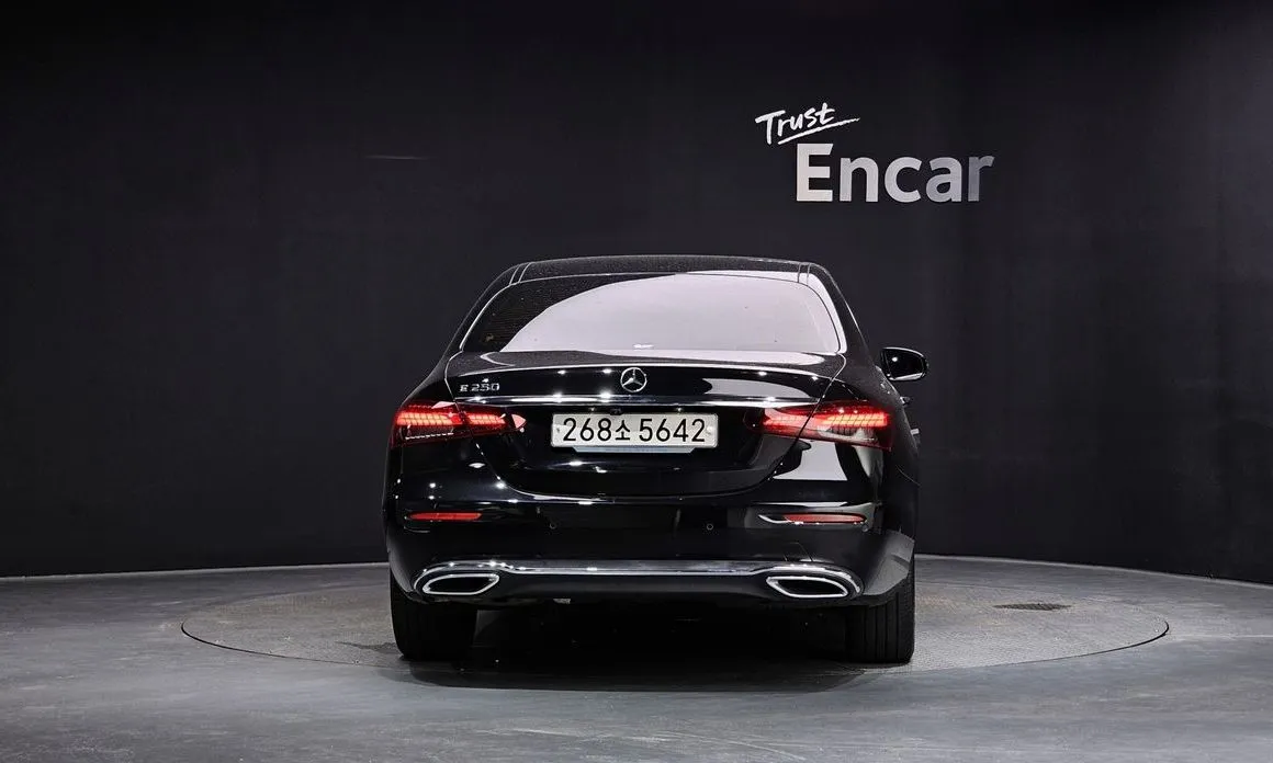 Mercedes-Benz E-Class — фото 2
