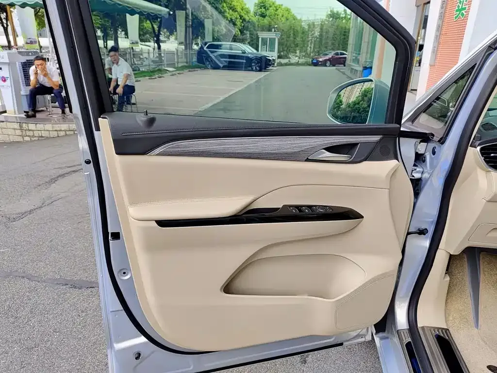 Buick GL8 Hybrid — фото 7