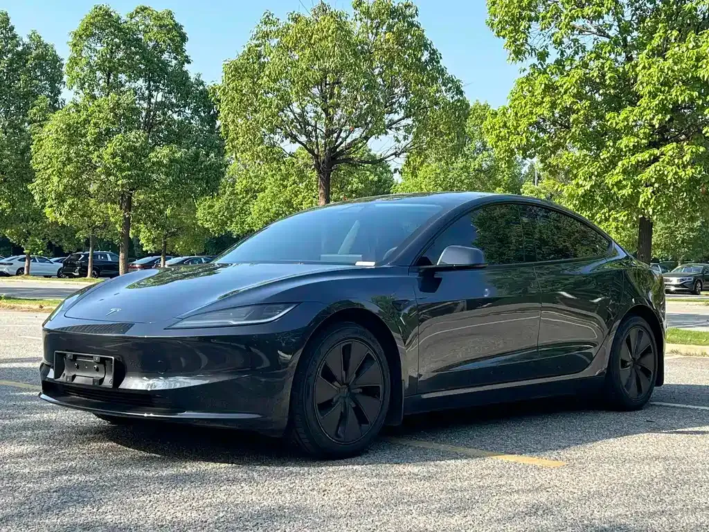 Tesla Model 3 — фото 1