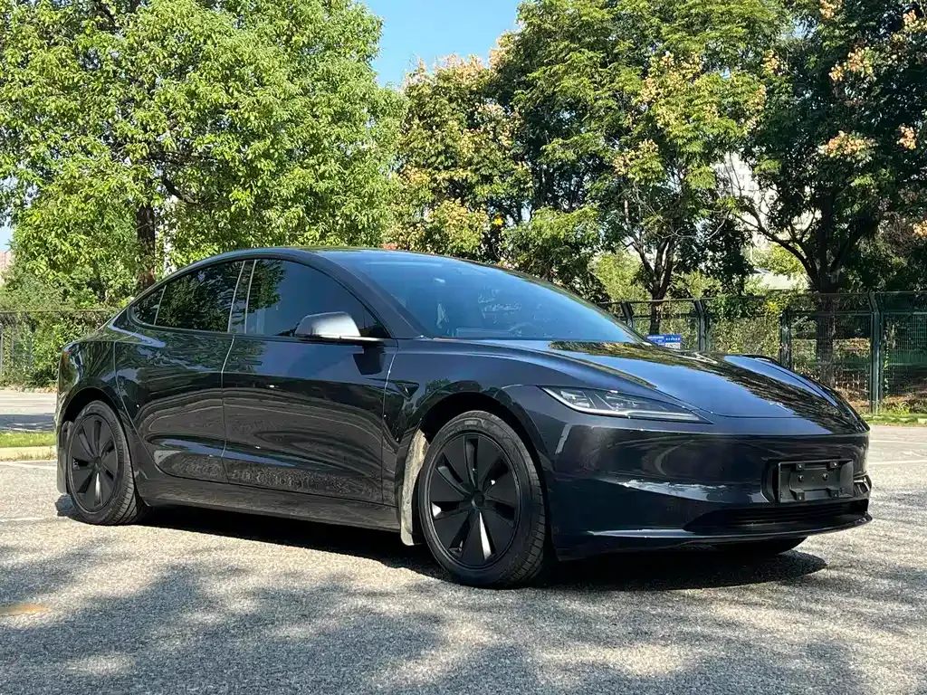 Tesla Model 3 — фото 10