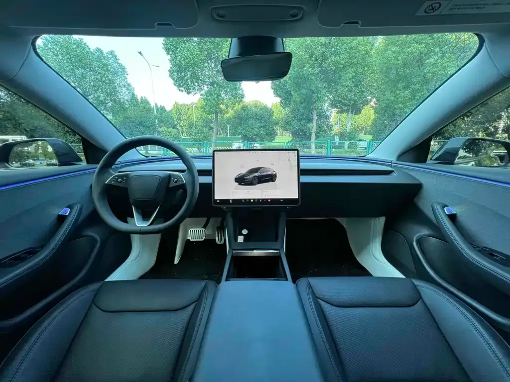 Tesla Model 3 — фото 7