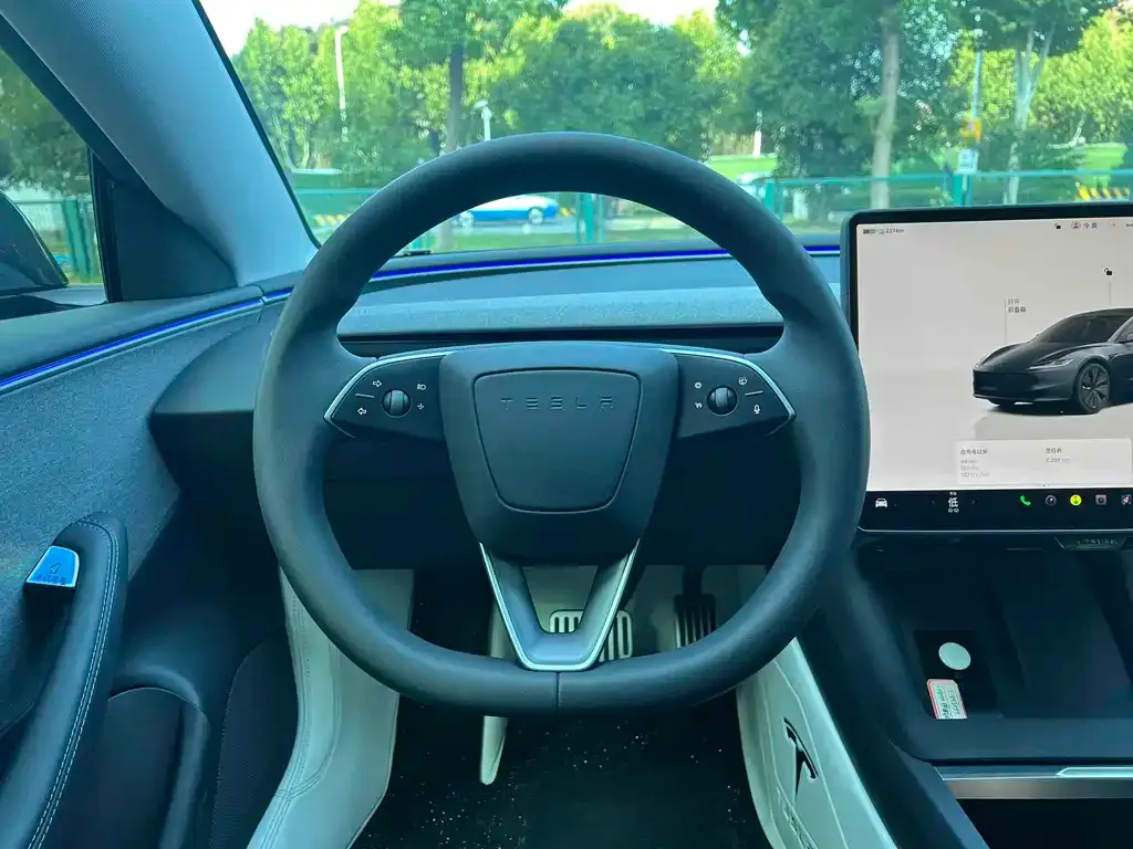 Tesla Model 3 — фото 4