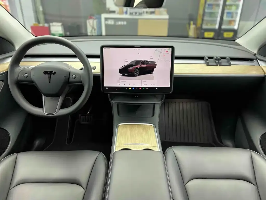 Tesla Model Y — фото 2