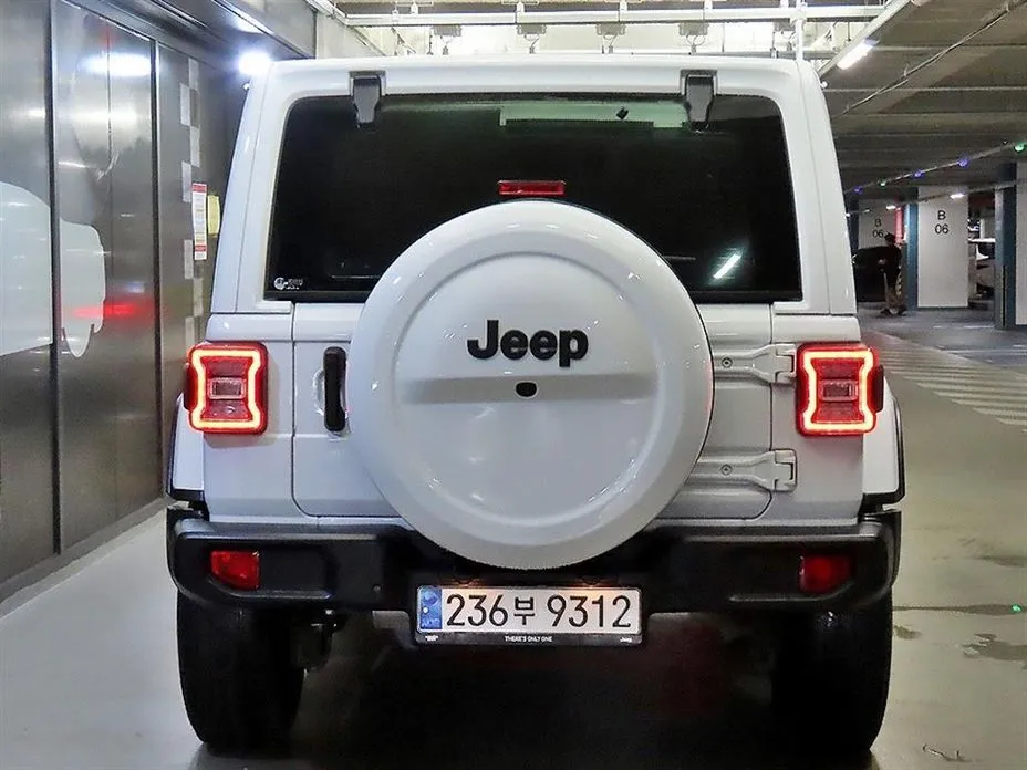 Jeep Wrangler — фото 7