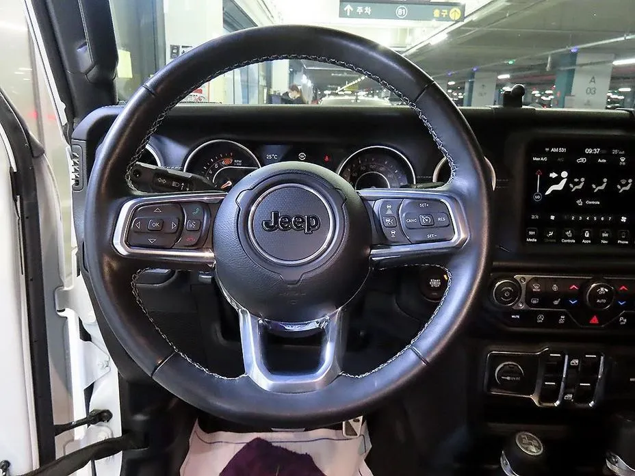 Jeep Wrangler — фото 9