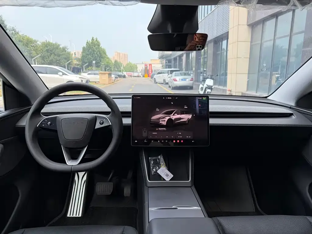 Tesla Model Y — фото 9