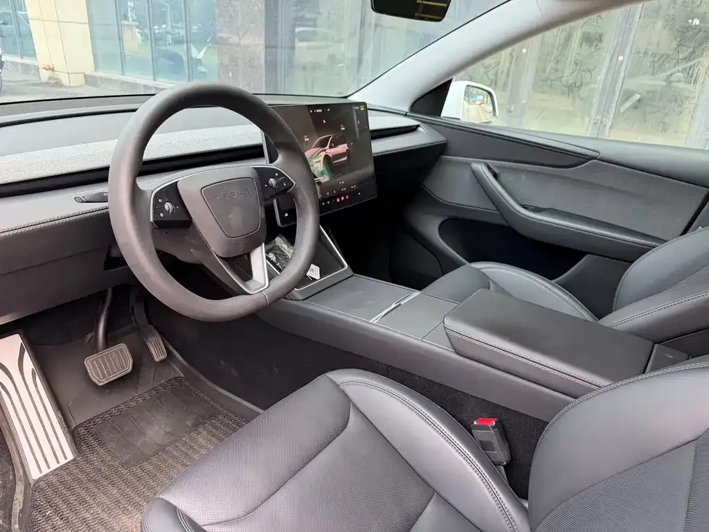 Tesla Model Y — фото 6