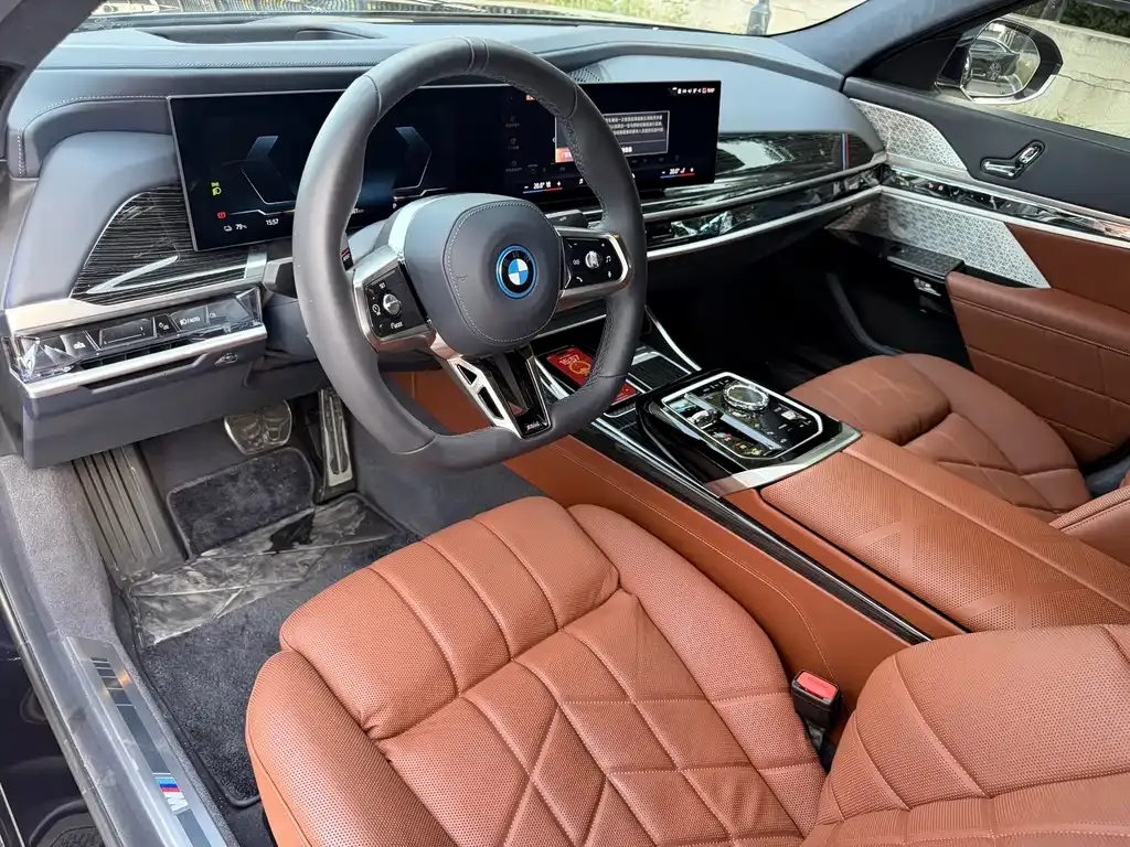 BMW i7 — фото 4